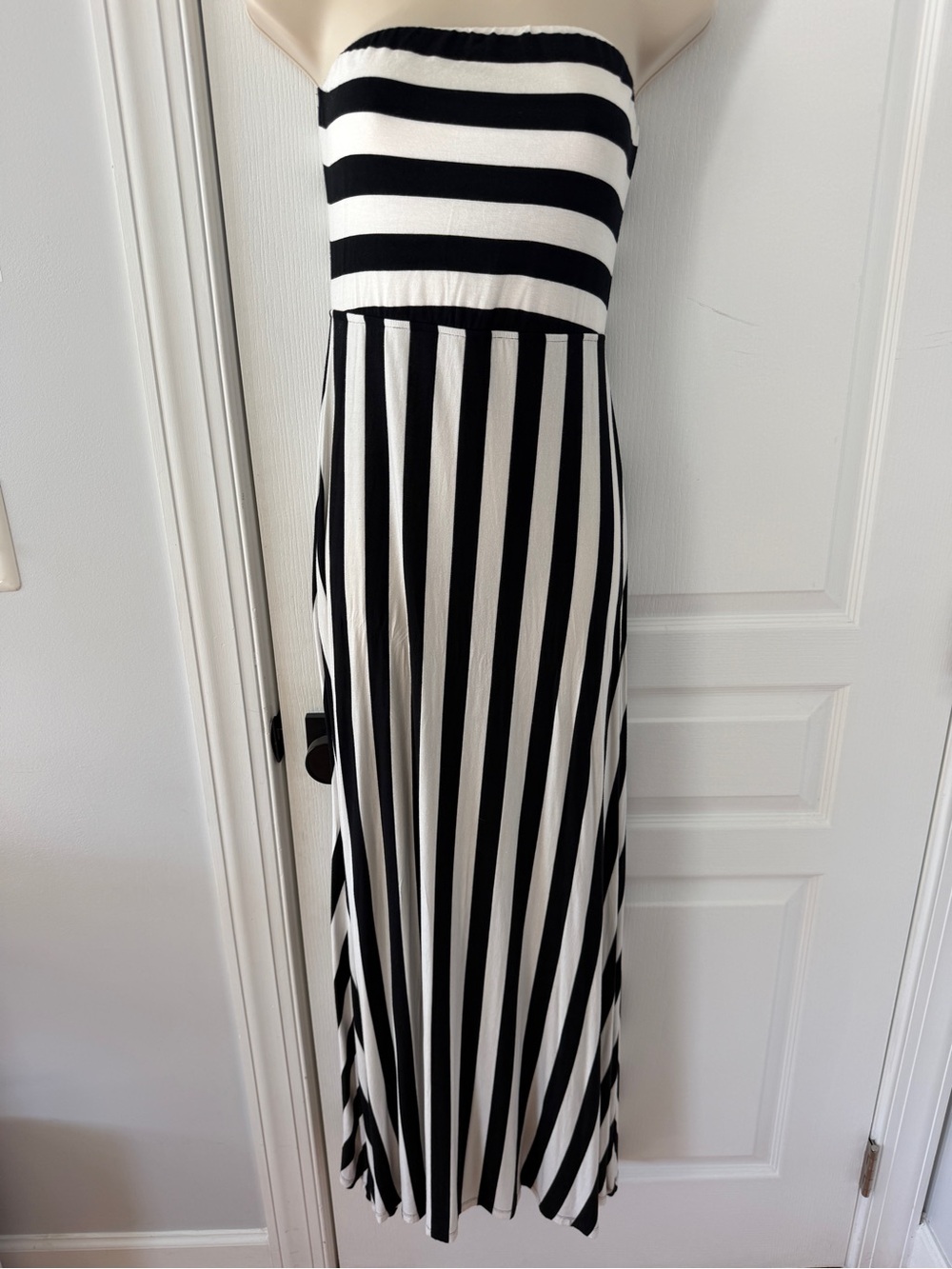 Mossimo Black & White Striped Strapless Maxi Dress Open Back Size Small